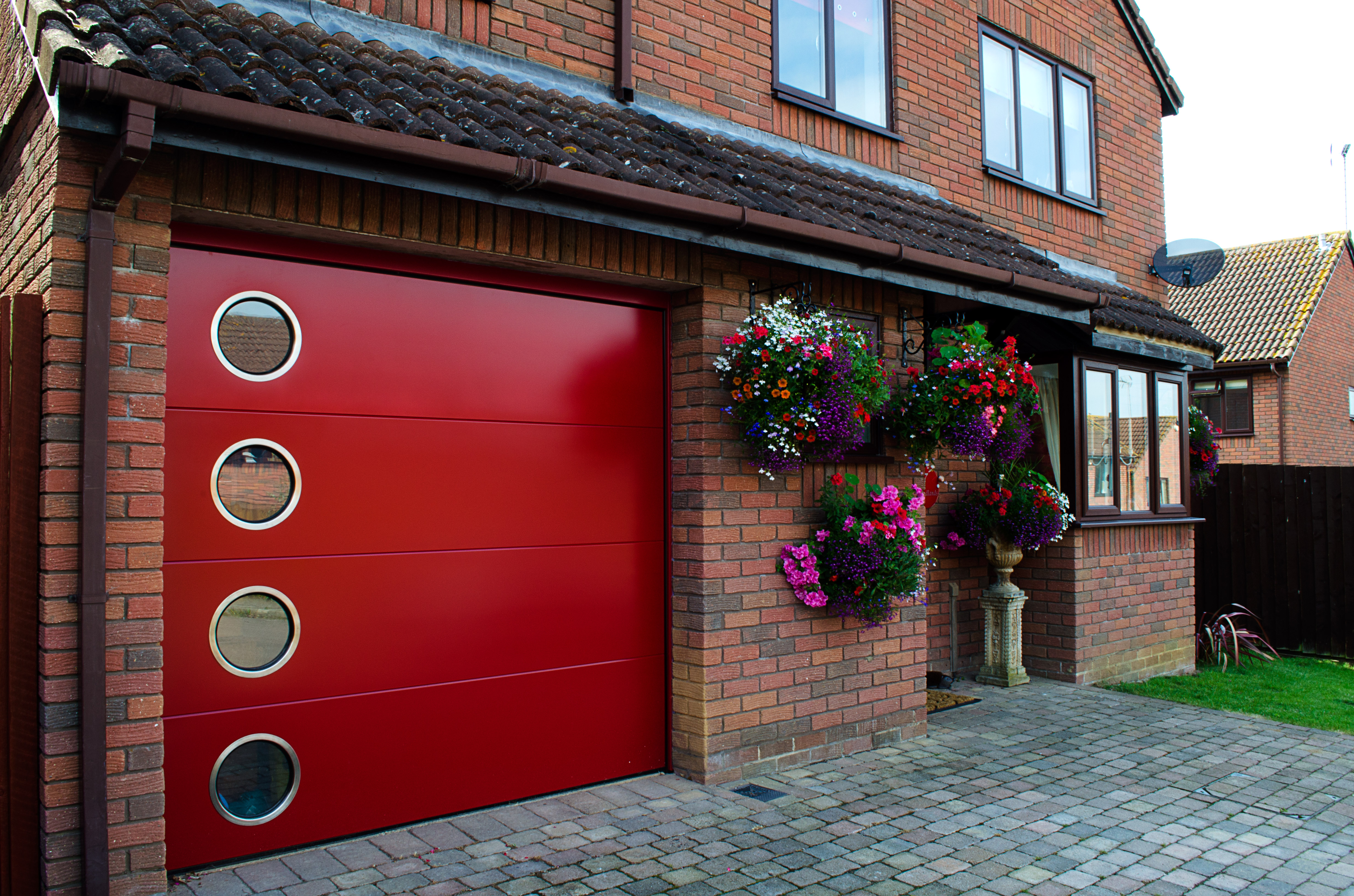 garage door with windows